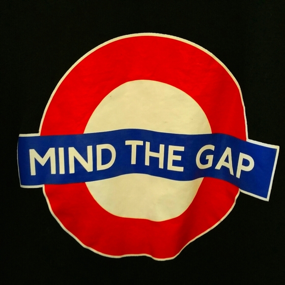 'MIND THE GAP' underground black graphic cotton tshirt - Picture 2 of 5
